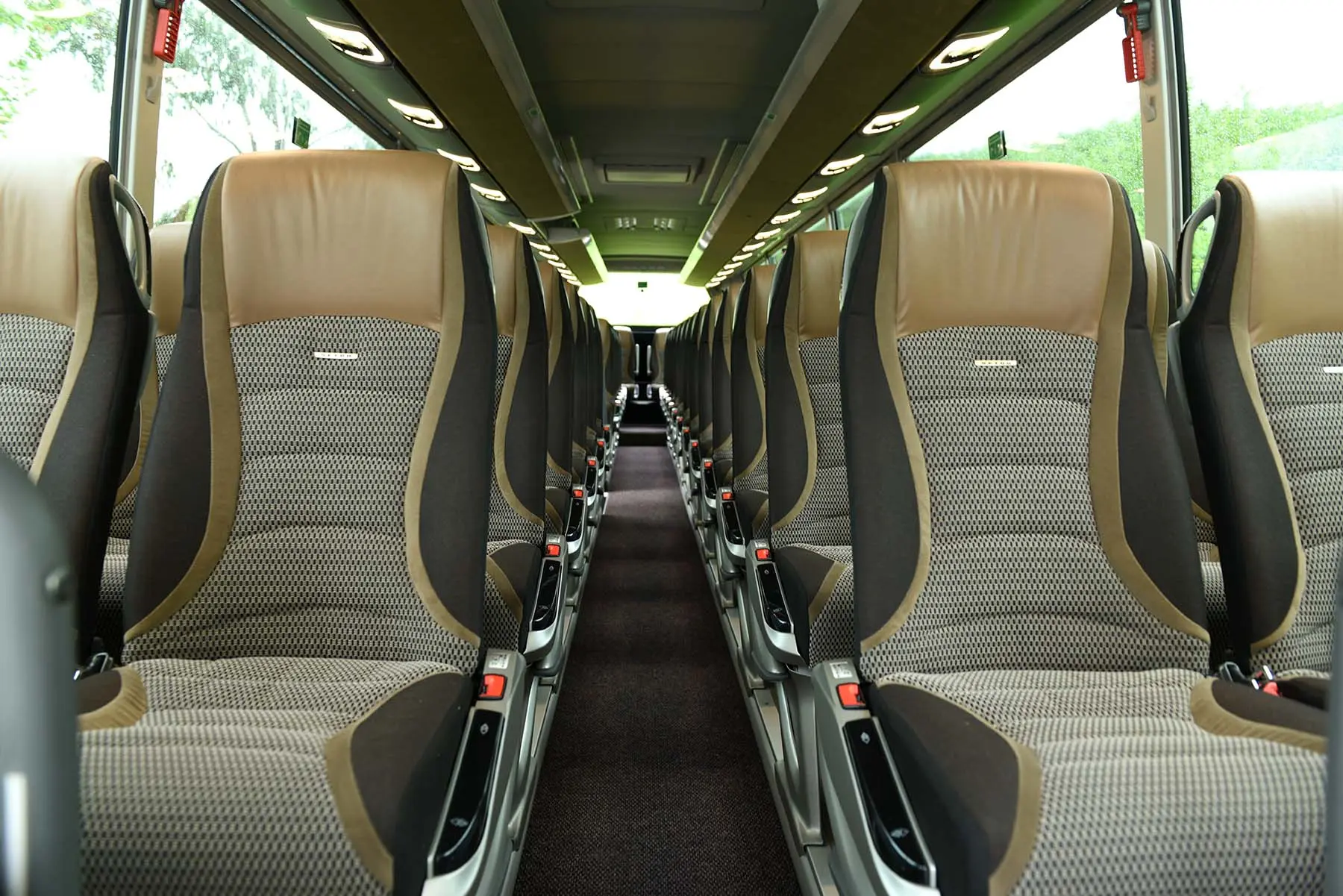 Autocar lux – călătorie Moldova Franța